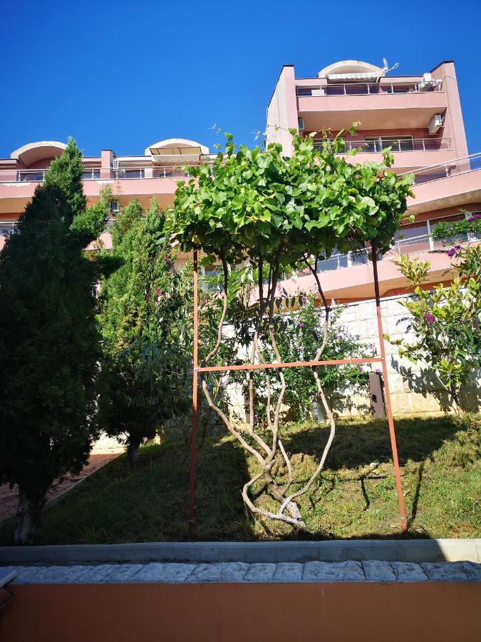 Complex Karia III Apartman Kavarna Kültér fotó