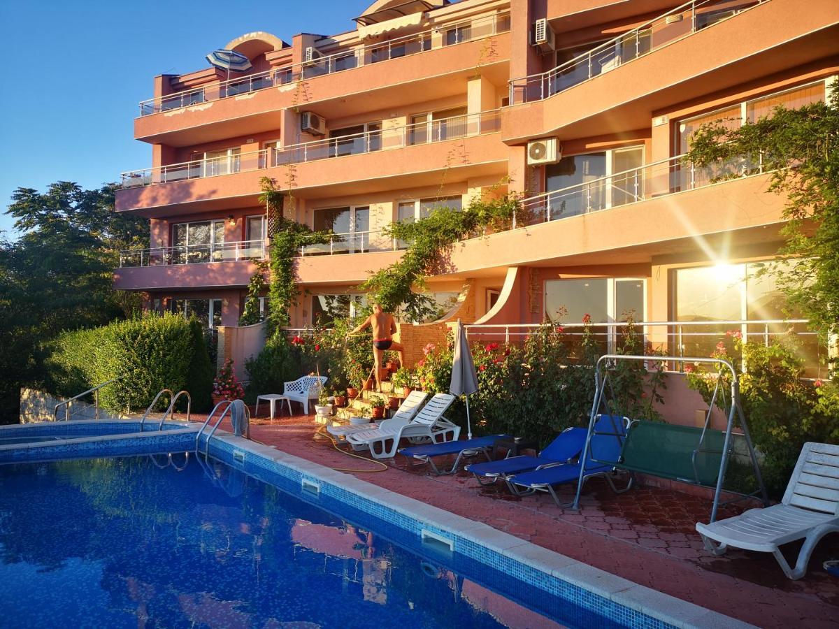 Complex Karia III Apartman Kavarna Kültér fotó