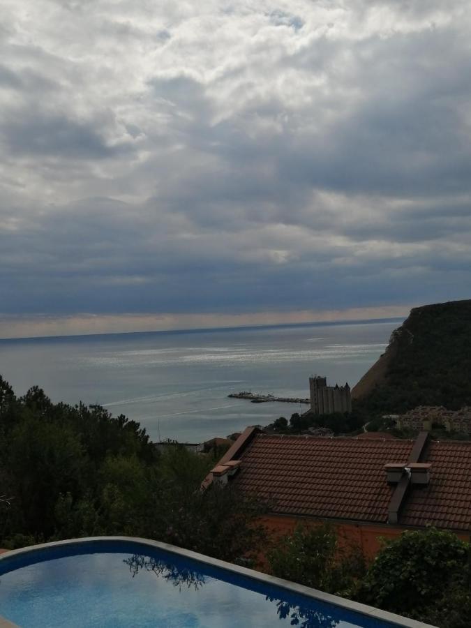 Complex Karia III Apartman Kavarna Kültér fotó