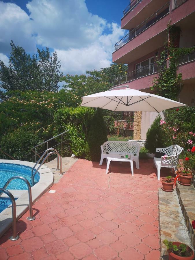 Complex Karia III Apartman Kavarna Kültér fotó